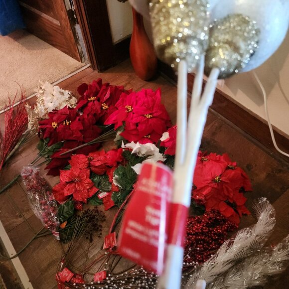 Box of Ashland christmas Noel Flowers/Holiday Decor Mixed Lot Deluxe Bush Box - Picture 8 of 15